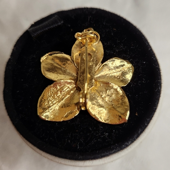 Gold Flower Brooch Pendant - Picture 2 of 8